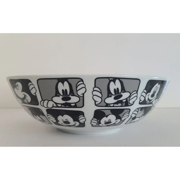 Black And White Disney Mickey Mouse and Goofy Grid 9.5"‎ Serving Bowl - Picture 2 of 6